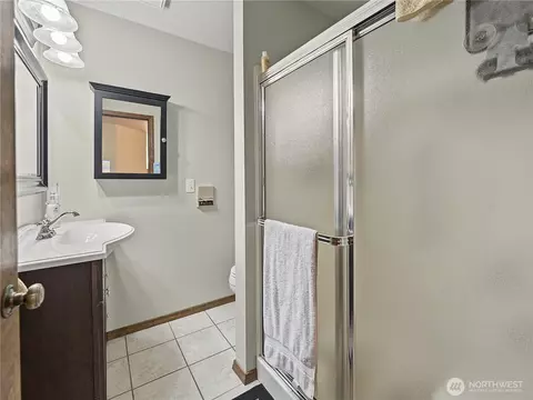 Bath - 29416 SE 371st St, Enumclaw, WA 98022 photo 4 of 4