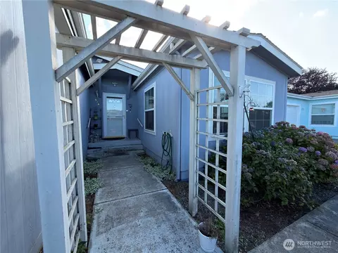 Exterior - 524 N 7th Ave, Sequim, WA 98382 photo 2 of 3