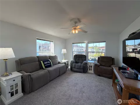 Living - 524 N 7th Ave, Sequim, WA 98382 photo 1 of 2