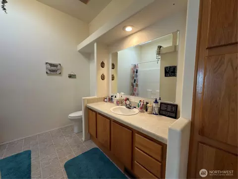 Bath - 524 N 7th Ave, Sequim, WA 98382 photo 2 of 3