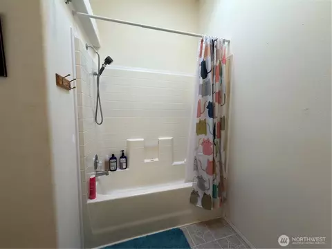 Bath - 524 N 7th Ave, Sequim, WA 98382 photo 3 of 3