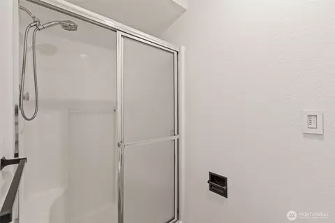 Bath - 2119 242nd St SW, Bothell, WA 98021 photo 6 of 6