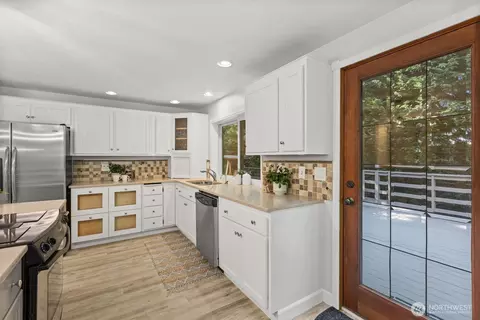 Kitchen - 2119 242nd St SW, Bothell, WA 98021 photo 4 of 4