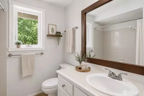Bath - 2119 242nd St SW, Bothell, WA 98021 photo 5 of 6