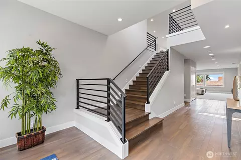 Entry Way - 4620 Seahurst Ave, Everett, WA 98203 photo 2 of 2