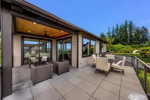 Exterior - 4620 Seahurst Ave, Everett, WA 98203 photo 5 of 9