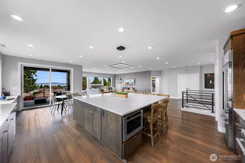 Kitchen - 4620 Seahurst Ave, Everett, WA 98203 photo 1 of 5