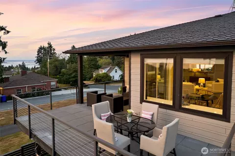 Exterior - 4620 Seahurst Ave, Everett, WA 98203 photo 6 of 9