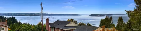 View/Area - 4620 Seahurst Ave, Everett, WA 98203 photo 1 of 2