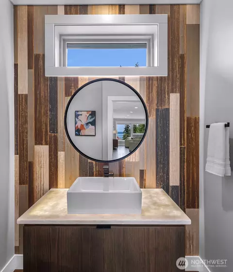 Bath - 4620 Seahurst Ave, Everett, WA 98203 photo 1 of 5