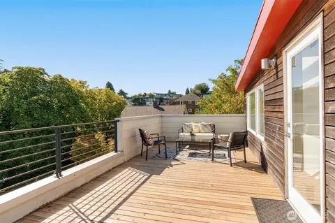 Exterior - 104 A 19th E, Seattle, WA 98112 photo 2 of 4