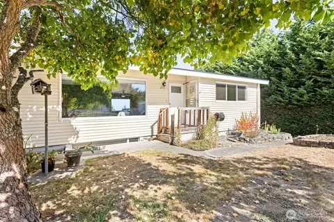 213 W Park Ave, Port Angeles, WA 98362
