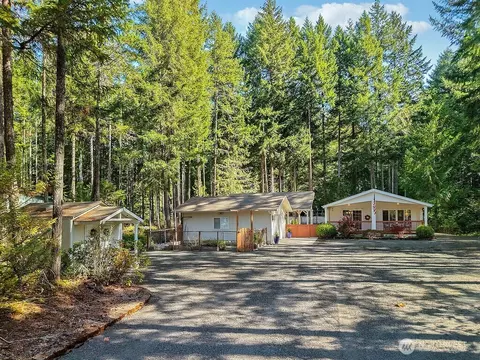81 N Goldeneye Dr, Hoodsport, WA 98548