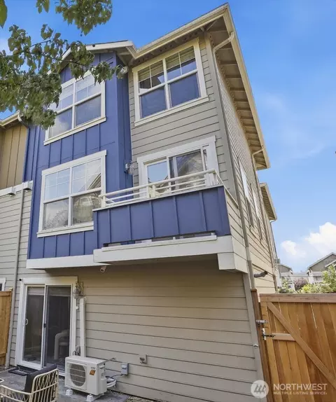 2628 NW B Nw 57th St, Seattle, WA 98107