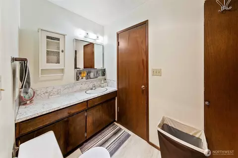 Bath - 1145 N 93rd St, Seattle, WA 98103 photo 4 of 4