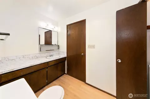 Bath - 1145 N 93rd St, Seattle, WA 98103 photo 2 of 4