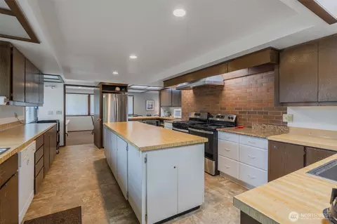 Kitchen - 17114 117th Ct NE, Bothell, WA 98011 photo 1 of 1