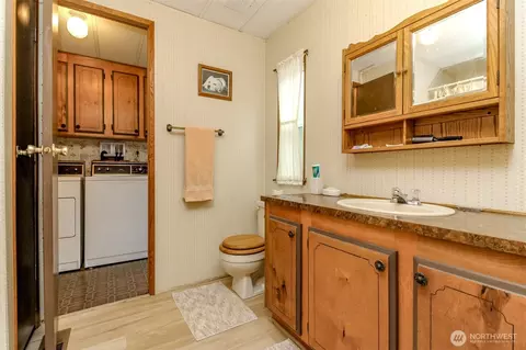 Bath - 2309 Estero Ave, Enumclaw, WA 98022 photo 1 of 3