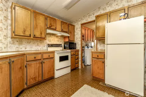 Kitchen - 2309 Estero Ave, Enumclaw, WA 98022 photo 1 of 3