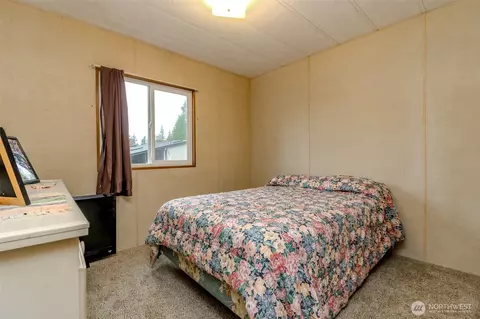 Bedroom - 2309 Estero Ave, Enumclaw, WA 98022 photo 4 of 5