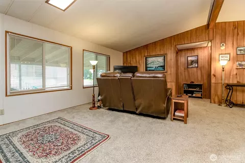 Living - 2309 Estero Ave, Enumclaw, WA 98022 photo 3 of 4