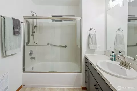 Bath - 2716 5th St, Everett, WA 98201 photo 2 of 2