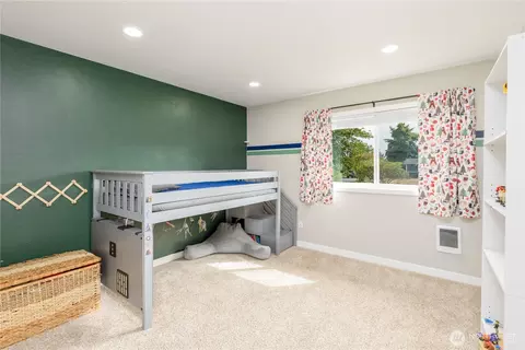 Bedroom - 310 S Scott Dr, Sequim, WA 98382 photo 3 of 4