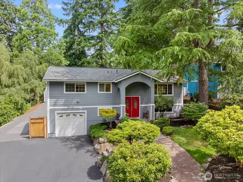8512 NE 136th St, Kirkland, WA 98034