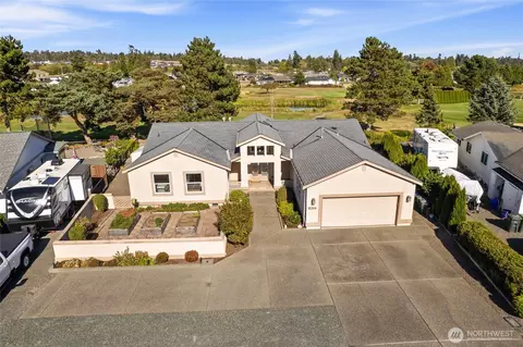 8204 Sehome Dr, Blaine, WA 98230