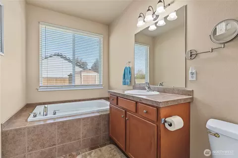 Bath - 409 Balmer St SW, Orting, WA 98360 photo 2 of 3