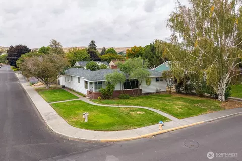 165 D St SW, Ephrata, WA 98823