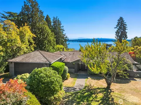 6115 NE Keswick Dr, Seattle, WA 98105