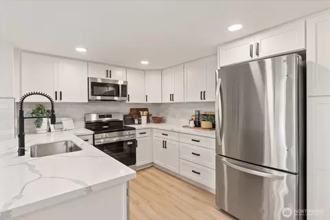 1035 156th Ave NE #33, Bellevue, WA 98007