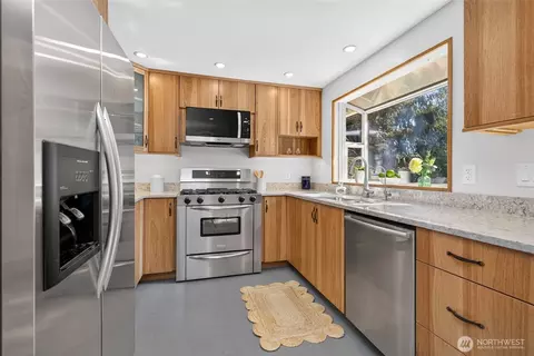 Kitchen - 6 156th Pl SW, Bothell, WA 98012 photo 2 of 3