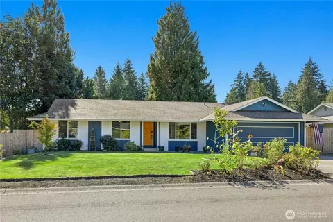209 NE Mulberry Ln, Bremerton, WA 98311
