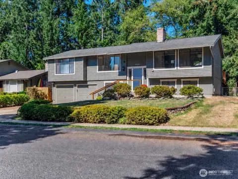 2114 NE Bartre Ct, Poulsbo, WA 98370