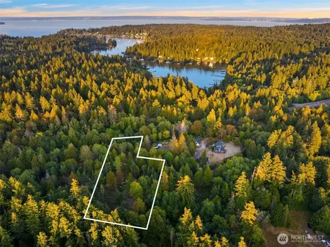 14245 Pita Ln NE, Bainbridge Island, WA 98110
