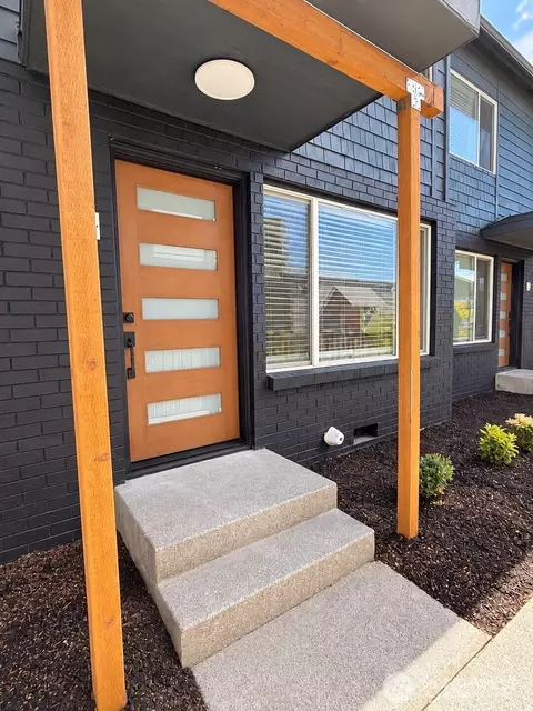 1220 N 137th St #3, Seattle, WA 98133