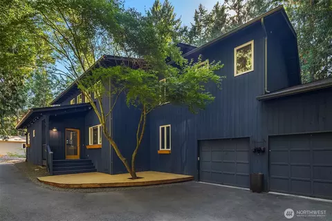 9565 NE Daniel Ct, Bainbridge Island, WA 98110
