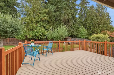 Exterior - 16916 29th Dr SE, Bothell, WA 98012 photo 4 of 10