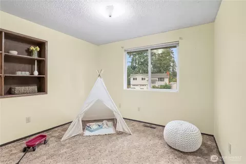 Bedroom - 16916 29th Dr SE, Bothell, WA 98012 photo 3 of 5