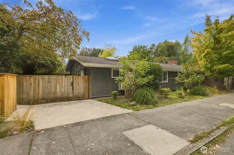 3860 NE 41st St, Seattle, WA 98105