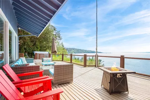 4070 S Smugglers Cove Rd, Greenbank, WA 98253
