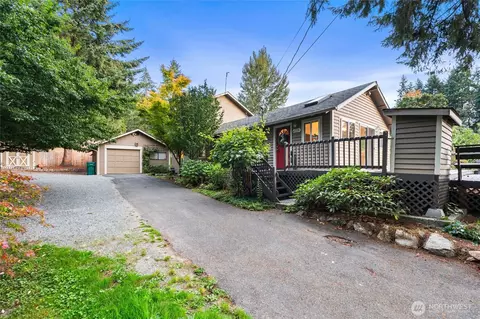 1228 S Lake Stickney Dr, Lynnwood, WA 98087