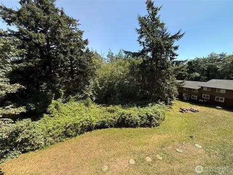 Exterior - 172 Lovers Ln #B106, Eastsound, WA 98245 photo 1 of 2
