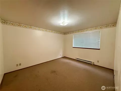 Bedroom - 172 Lovers Ln #B106, Eastsound, WA 98245 photo 2 of 4
