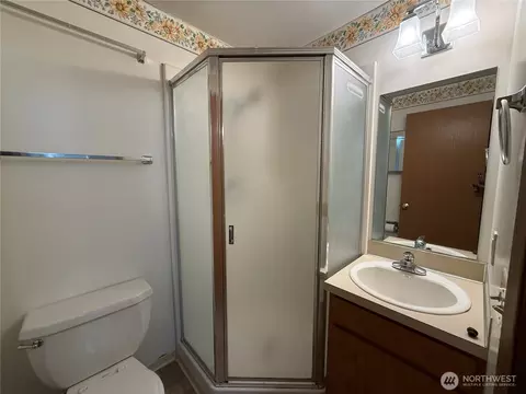 Bath - 172 Lovers Ln #B106, Eastsound, WA 98245 photo 1 of 2