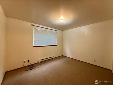 Bedroom - 172 Lovers Ln #B106, Eastsound, WA 98245 photo 4 of 4