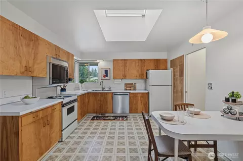 Kitchen - 8910 Whitechuck Dr, Everett, WA 98208 photo 2 of 4