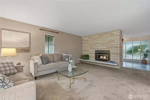 Living - 8910 Whitechuck Dr, Everett, WA 98208 photo 2 of 5